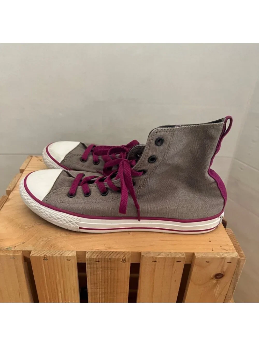 Converse Size 6 Gray Pink Chuck Taylor All Star High Top Sneakers Retro Shoes
